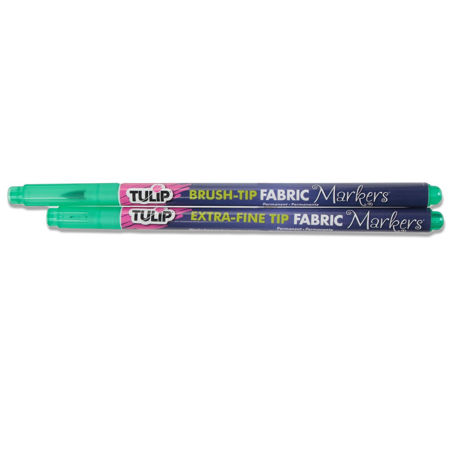 32600 Fabric Markers Green 2 Pack contents