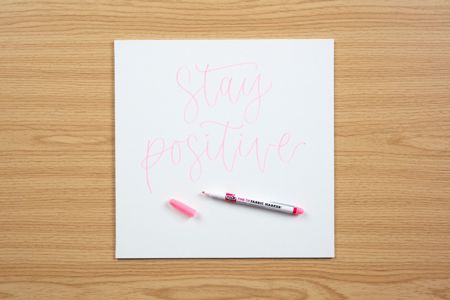 Picture of 44601 Tulip Fine-Tip Marker Neon Pink