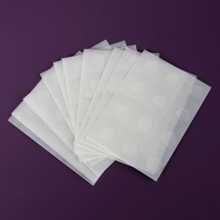 Picture of 33187 Aleene's Instant Tacky Adhesive Dots 1/2 Inch 120 pc.