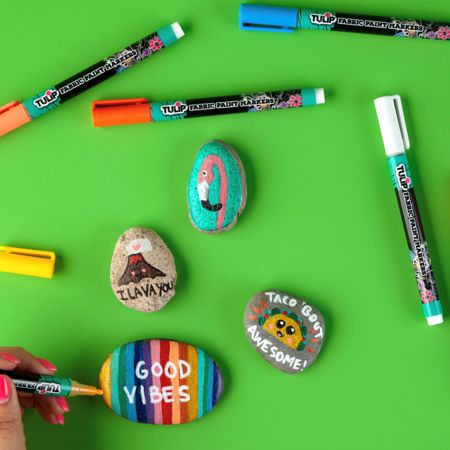 Picture of 33701 Tulip Bullet-Tip Fabric Paint Markers Rainbow 15 Pack